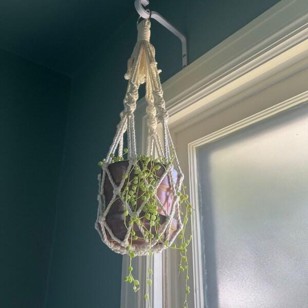 Macrame Plant Hanger: Fringe-free, Cat-friendly, Indoor Hanging Planter